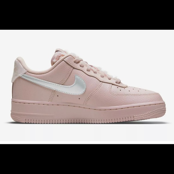 Nike Air Force 1 '07 DO6724-601 Pink Faux Sherpa Fur Women's Sizes - Picture 2 of 6